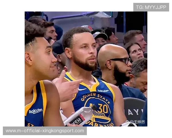 勇士替补席集体爆发，主帅称“团队赢球”——逆境中的团结力量